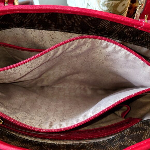 Michael Kors Jet Set Medium Snap Pocket Tote - Picture 9 of 16